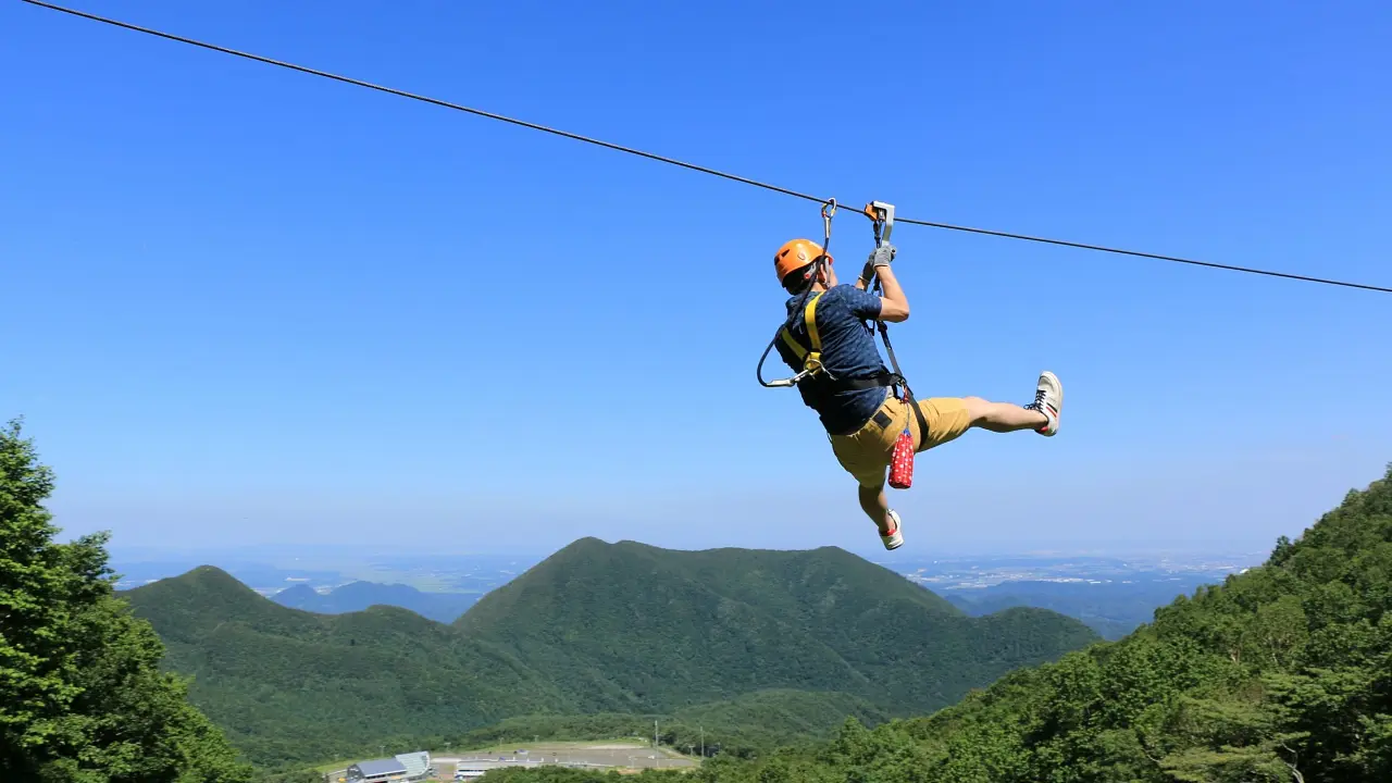 仙台山区高空滑索探险