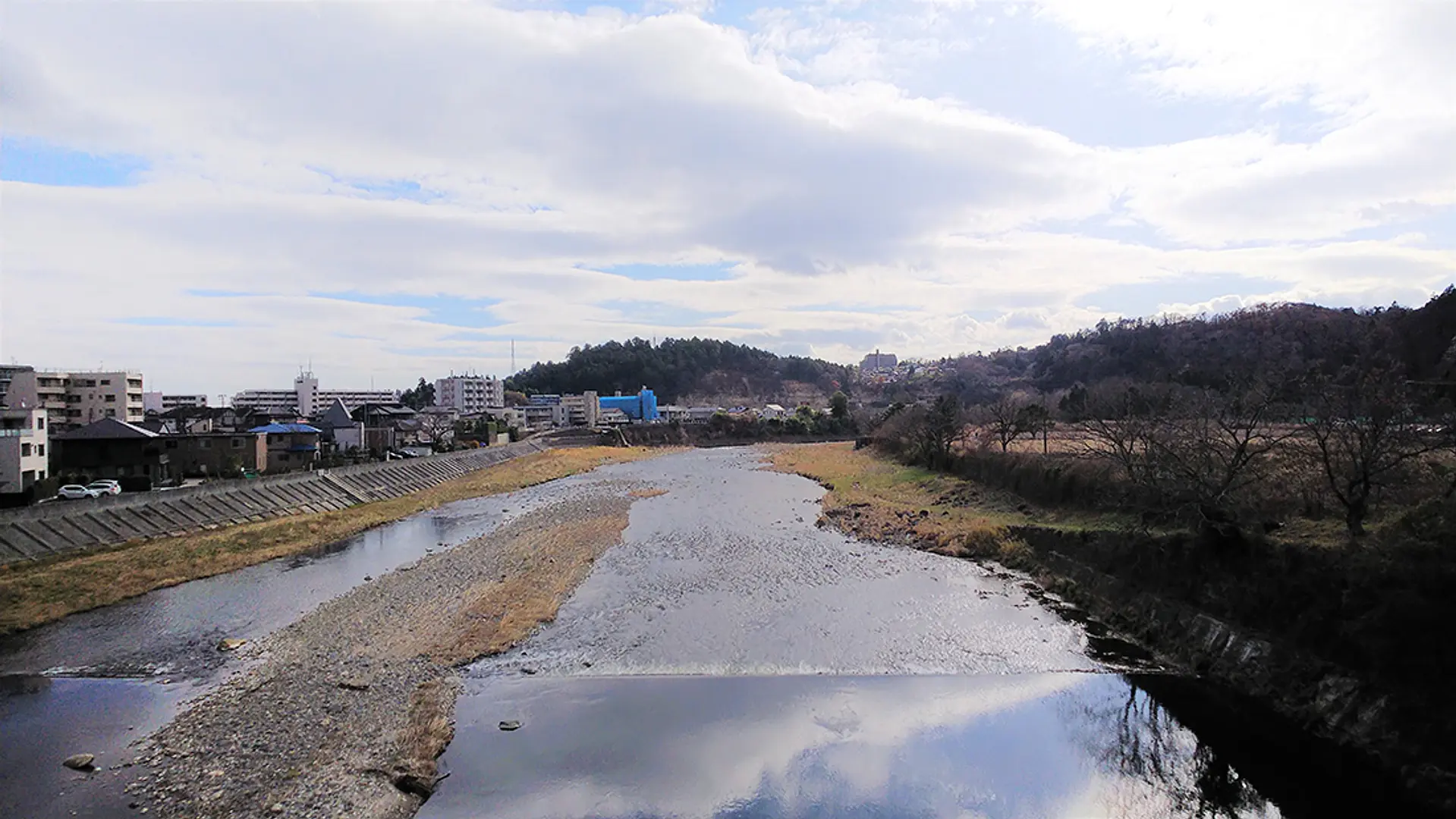 評定河原大露頭（青葉区花壇から撮影／地下鉄「大町西公園駅」から徒歩15分）