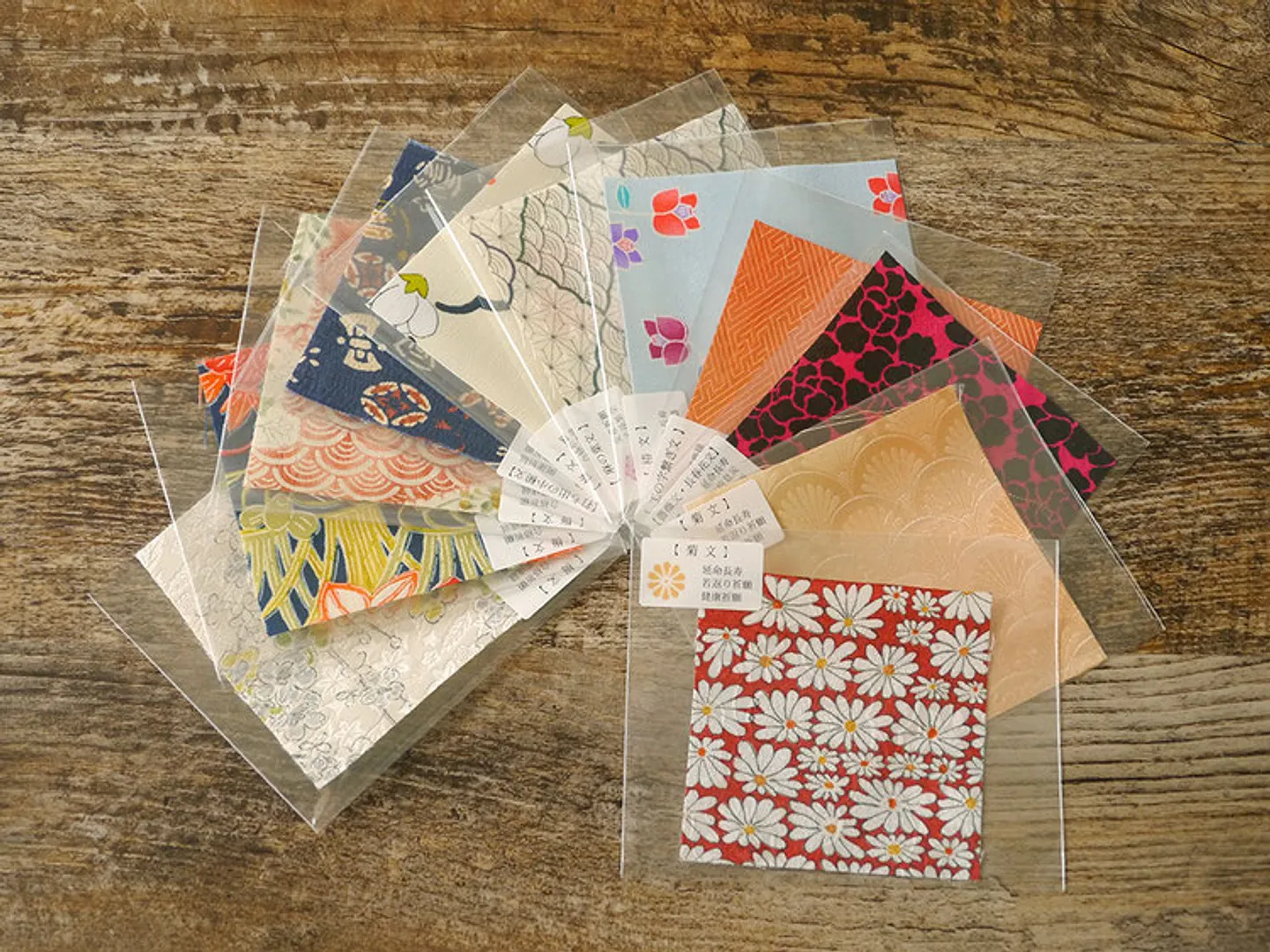 さまざまな模様の着物地