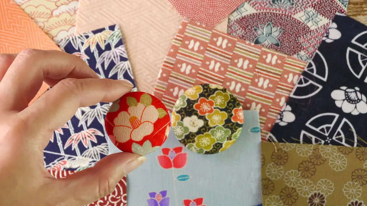 Make a Brooch from Recycled Kimono Fabric in a Cafe