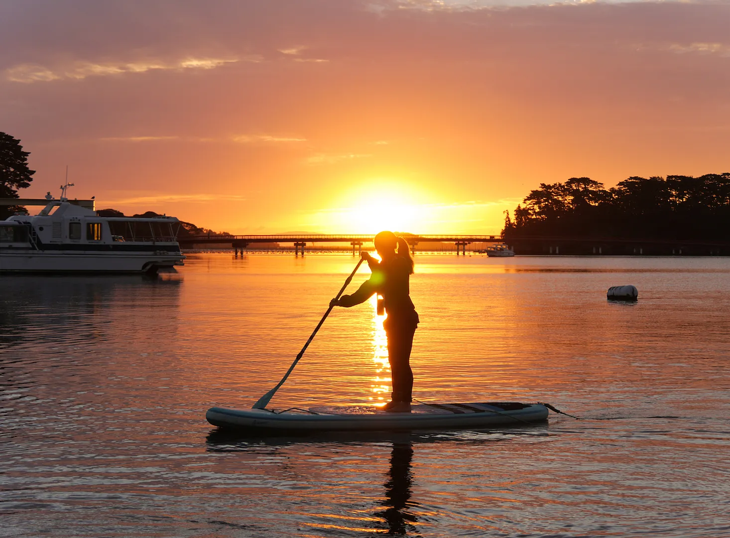 พระอาทิตย์ขึ้นบน SUP