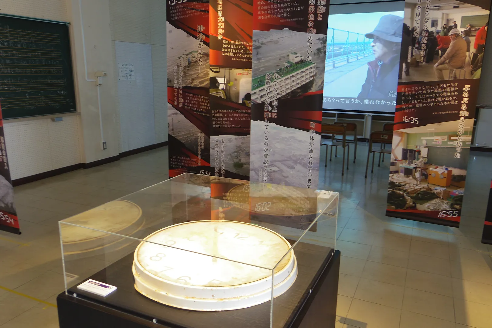 4th floor exhibition room "3.11 Memories of Arahama"