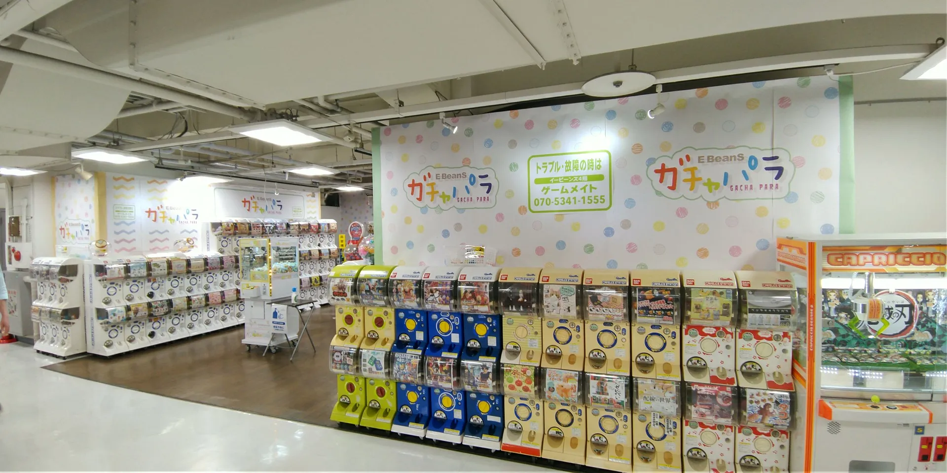 "Gashapon" capsule machines