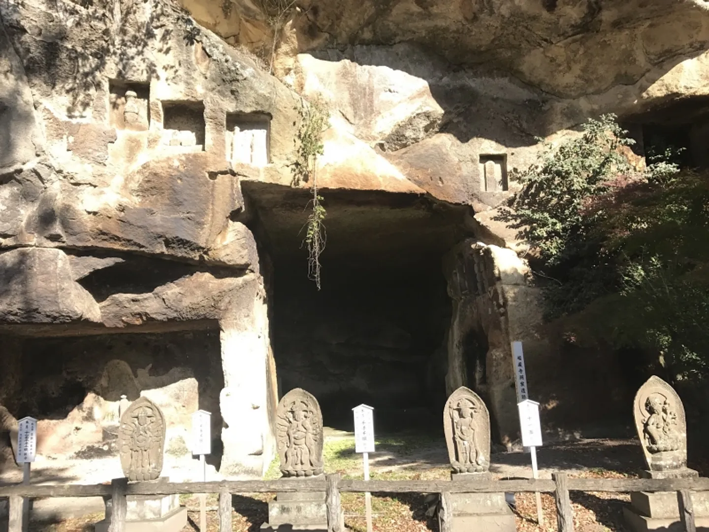 승려들이 명상에 사용하는 동굴