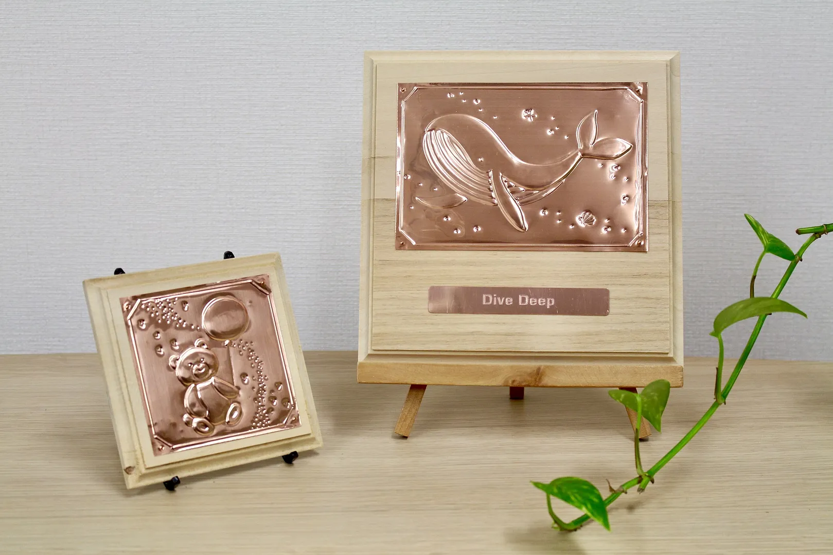 「クジラ」大サイズ（キーフレーズプレート付き）／「クマ」小サイズ