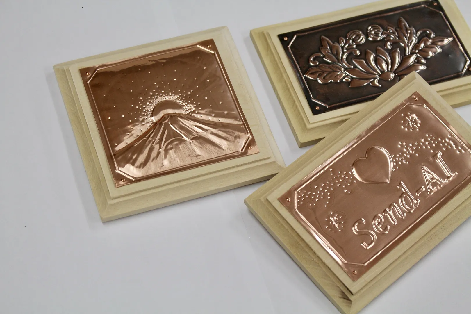 小サイズ（左「富士山と日の出」／右手前「SEND-AIハート」／右奥「仙台箪笥の伝統文様」色あげ仕様）