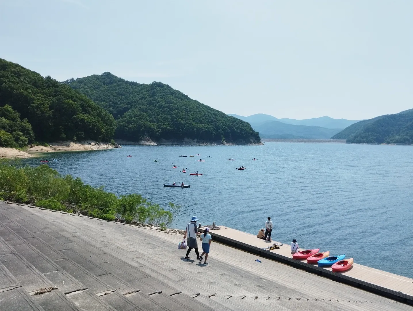 広々とした湖面でストレス解消