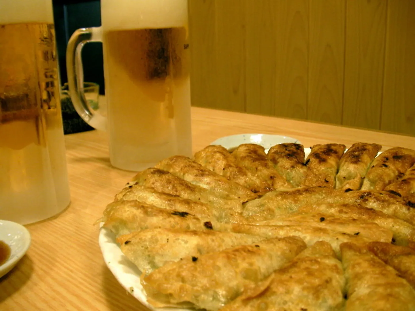 円盤餃子をはじめ美味しいグルメも