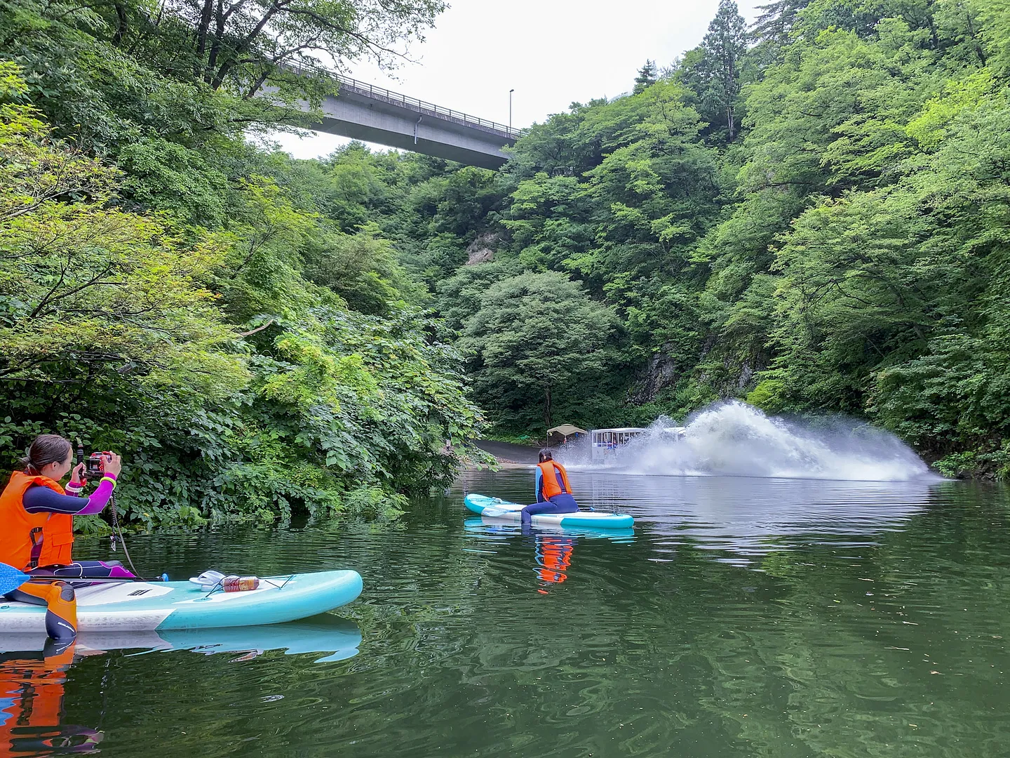 タイミングが合えば水陸両用バスが目の前でザブーン！