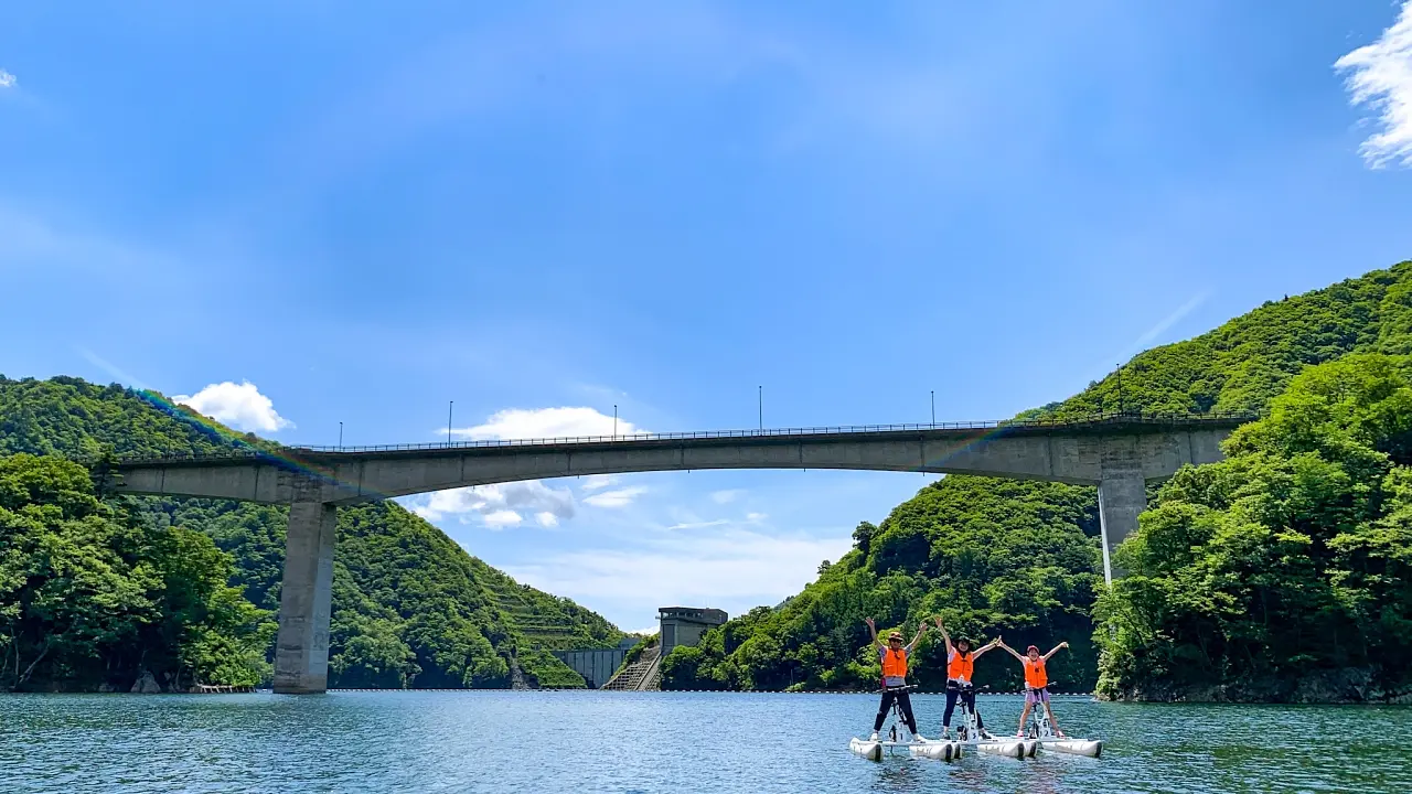 水上サイクリング！ながい百秋湖 水上自転車体験プラン
