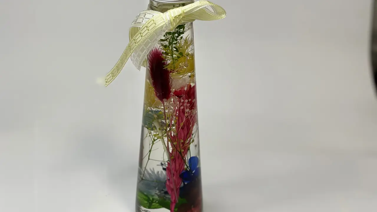 【宮城・仙台発】『ハーバリウム体験／セミロング ボトル～』お好きな花材で、世界でたった一つのハーバリウムを創りましょう♪《期間限定　お菓子付き／先着順》