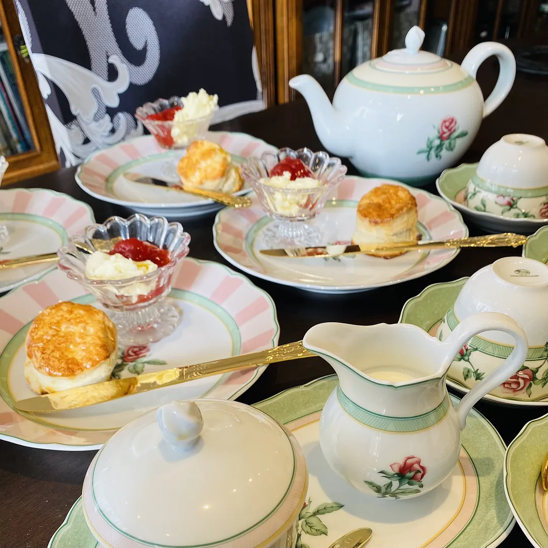 美味しい紅茶とスコーンセット