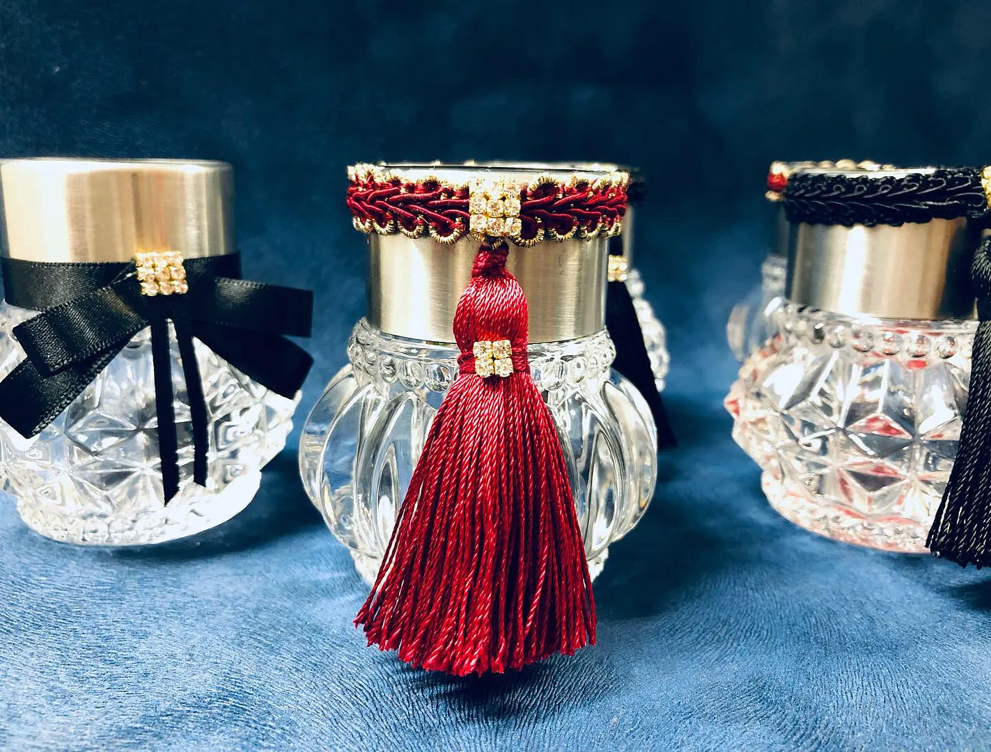 香水瓶のような素敵なデザインのインテリアライトになります♪