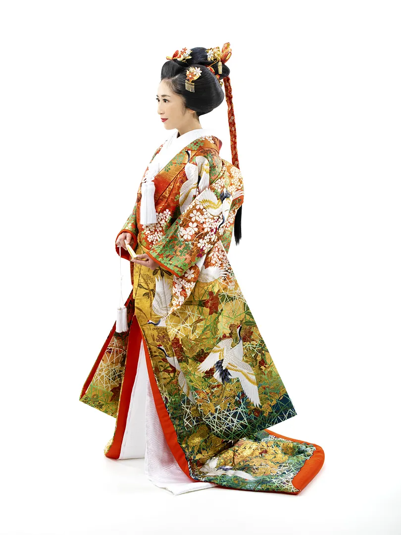 色打掛の花嫁さま【尾長飾りの文金高島田】江戸時代は大名のお姫様が結われていた高貴な雰囲気の日本髪です。