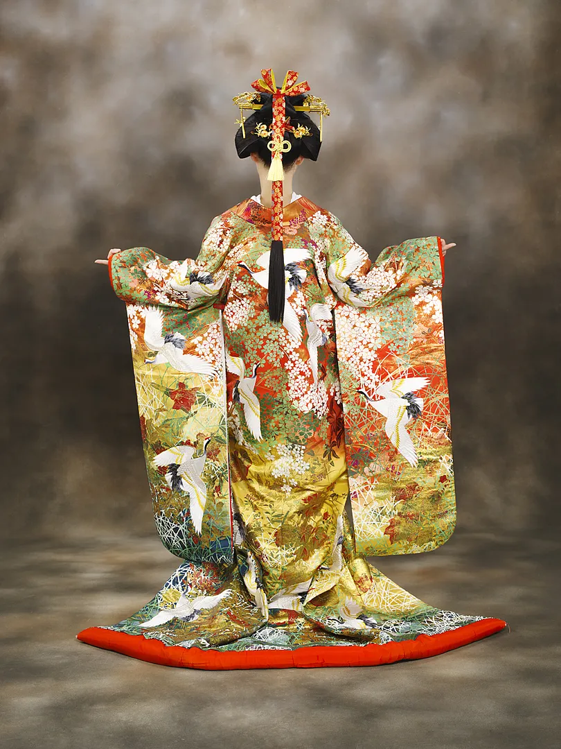 【尾長飾りの文金高島田】華やかな衣装、飾りで後ろ姿のショットもおすすめです