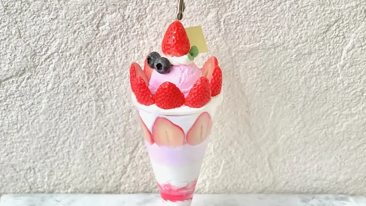 フェイクスイーツ　イチゴパフェ作り体験