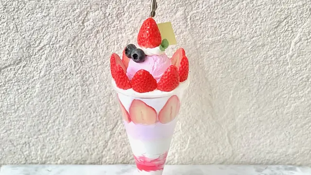 フェイクスイーツ　イチゴパフェ作り体験