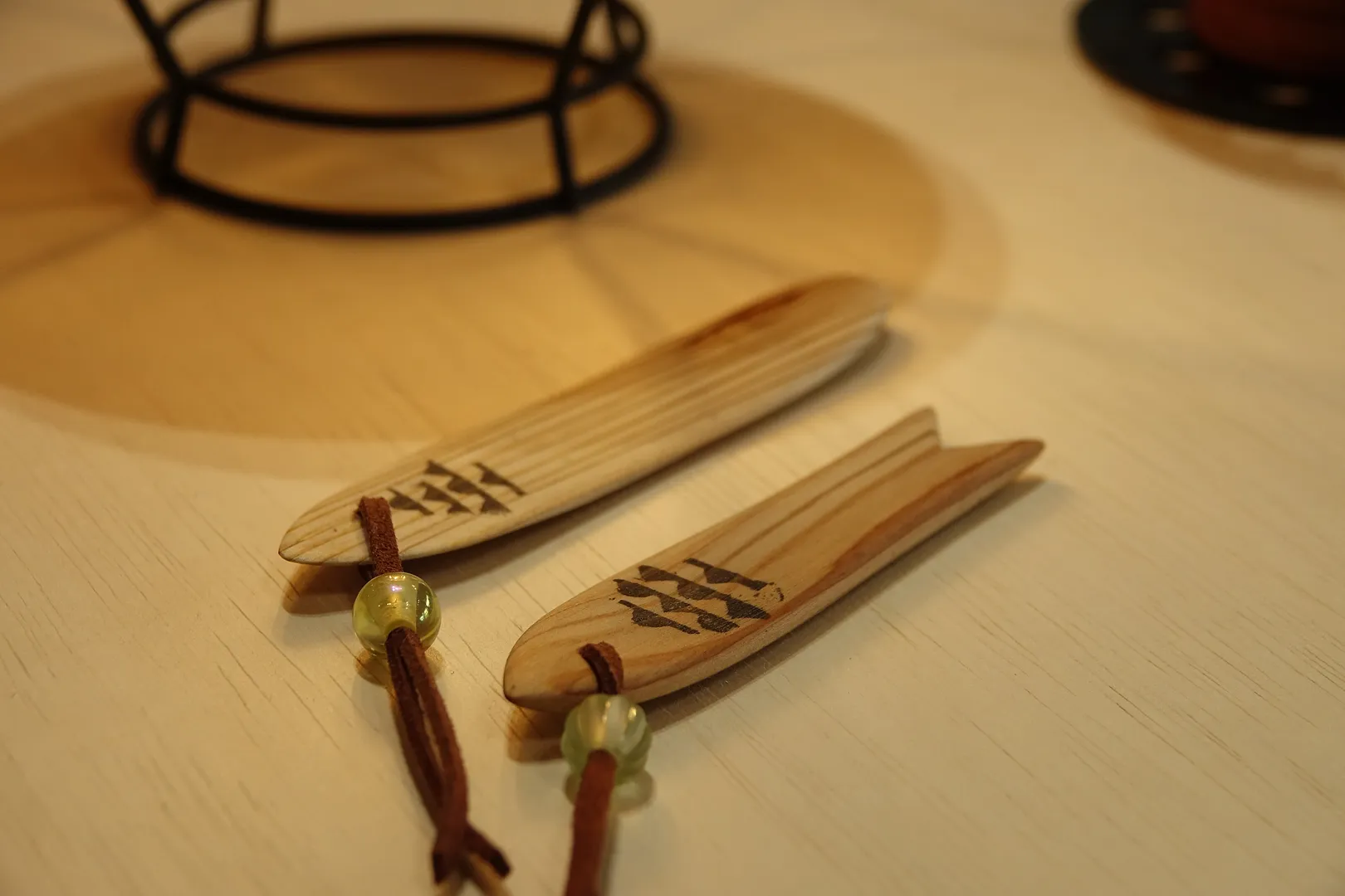 ワークショップの合間にちょっとブレイク【ミニ雪板ストラップづくり】