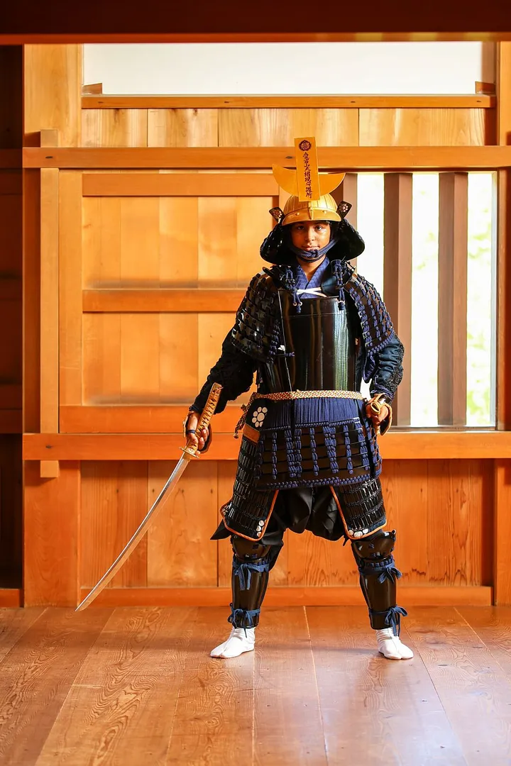 甲冑を身に纏えば、気分は戦国武将。城の中で甲冑が着られるのは白石城だけです！