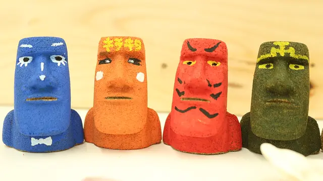 モアイの色塗り体験