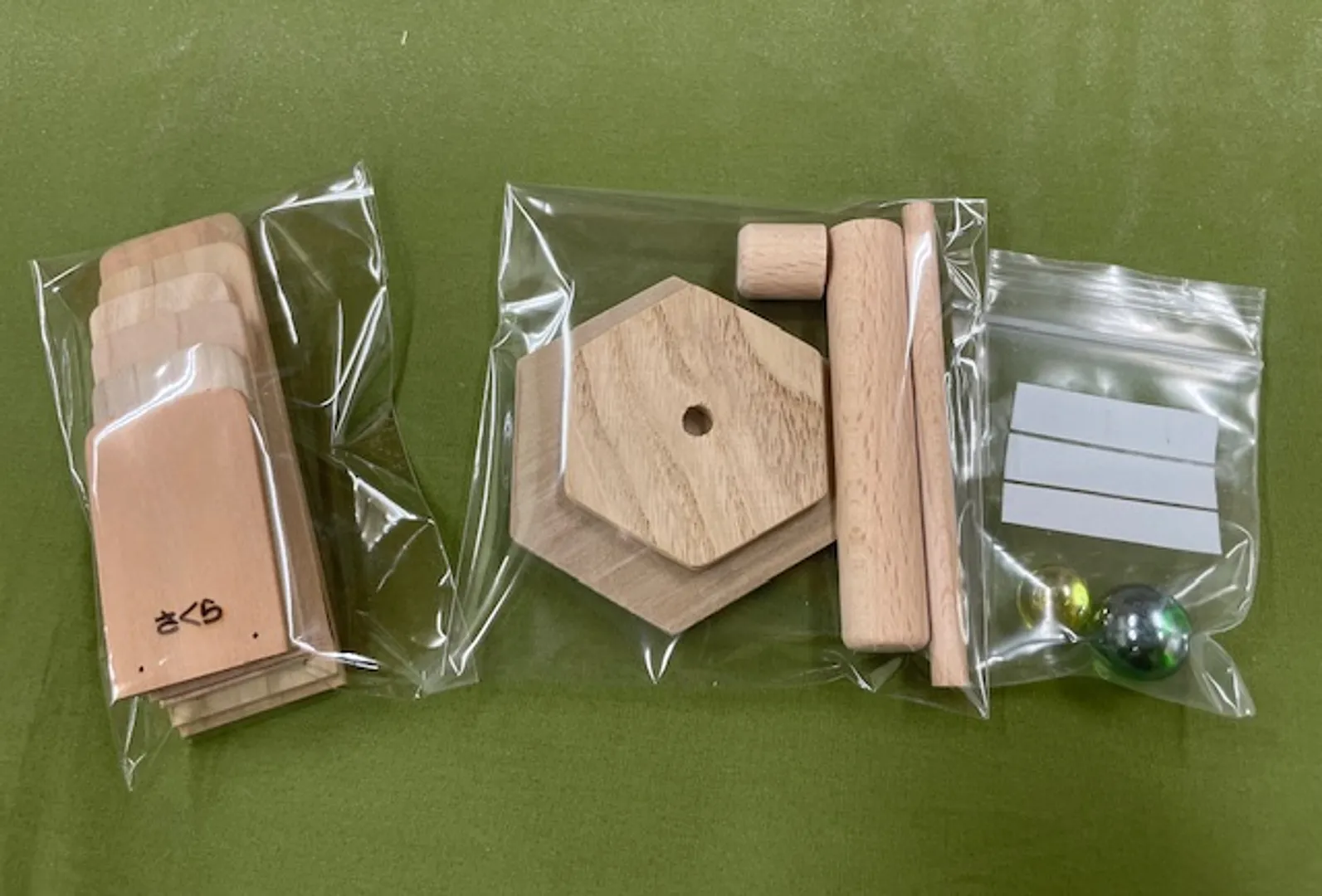 みやぎの広葉樹を ていねいに加工した材料を使います