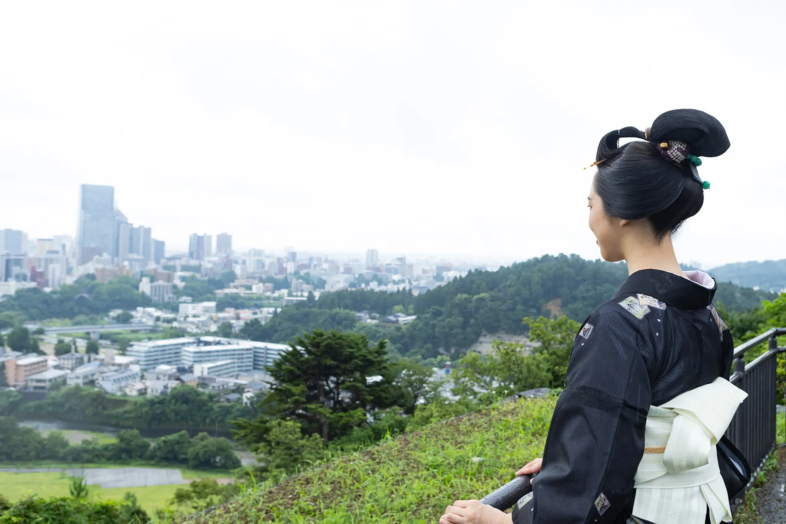 仙台城跡から仙台市内を一望できます(江戸人がタイムスリップして今の街並みをみたらびっくりするでしょうね・・)