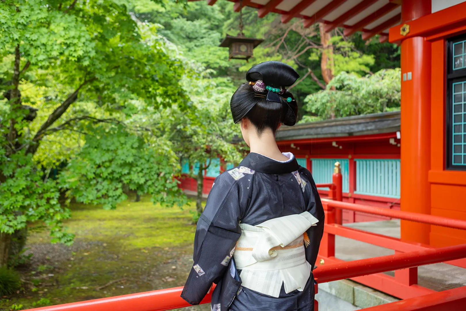 涼を求め木々で囲まれた場所へ・・優しい風が吹いてて心地いい・・