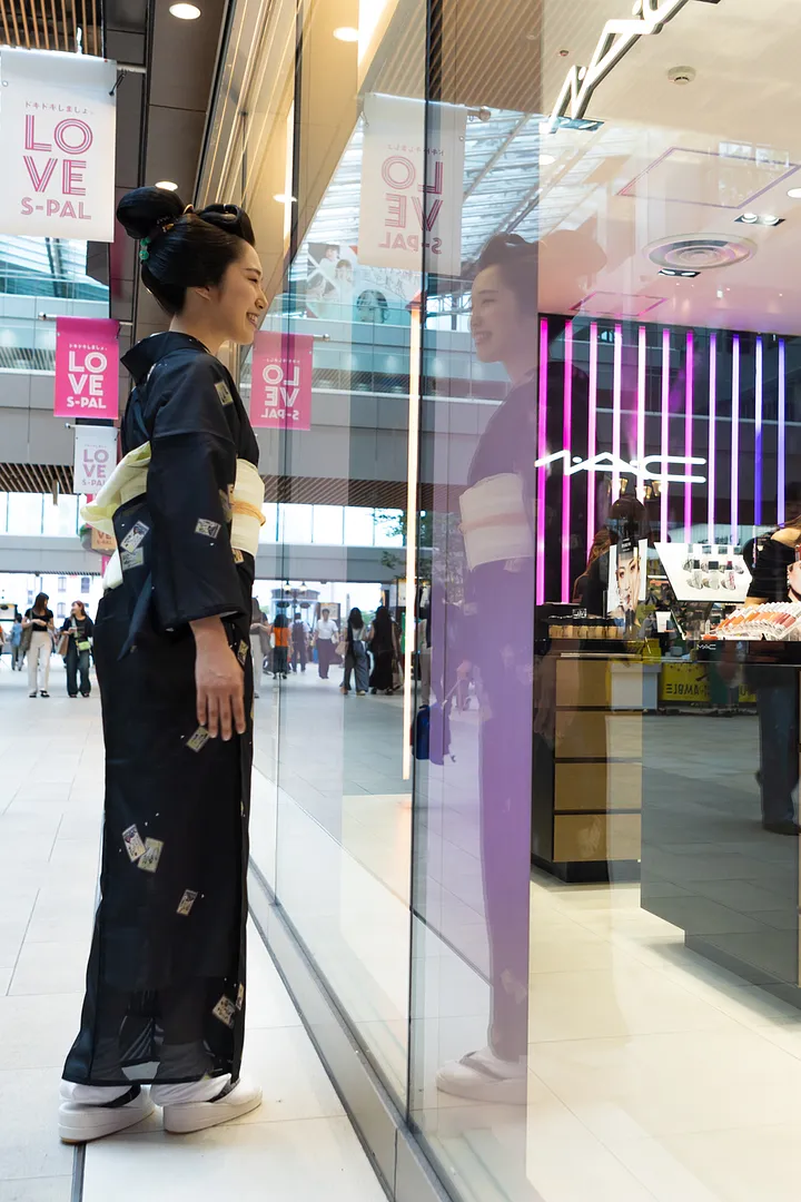 いつの時代も女の子はお化粧に心ときめくの♡