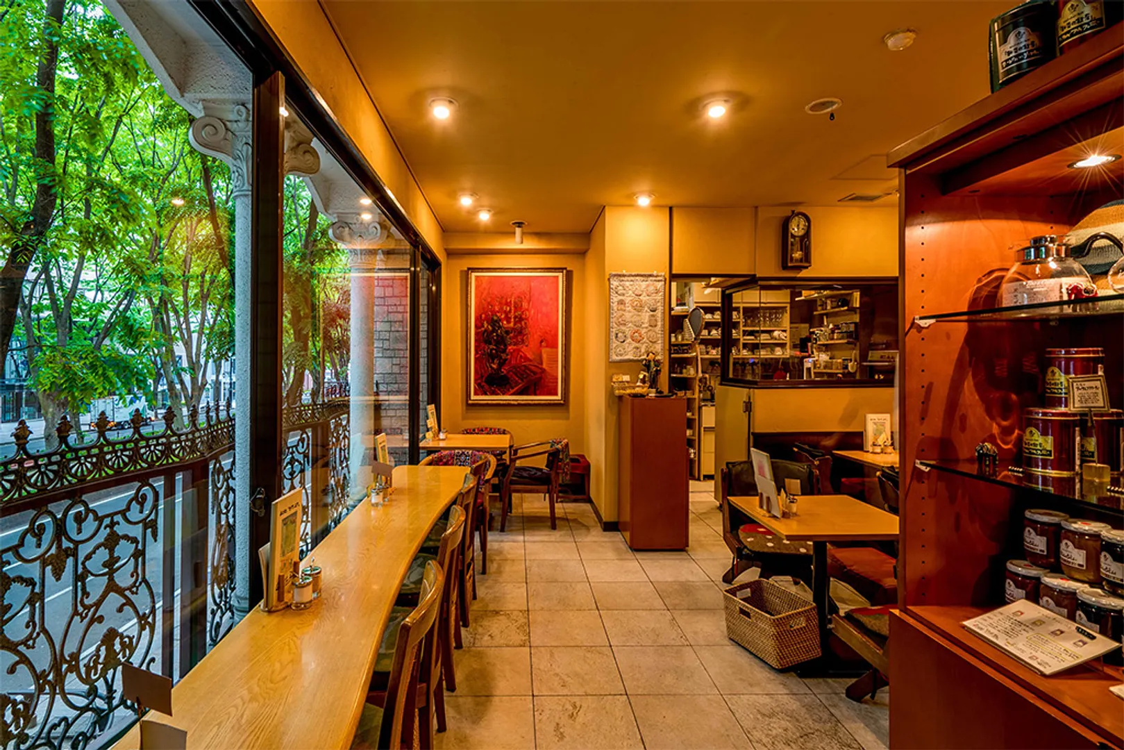 定禅寺通は、晴れの日も雨の日も雪の日も、また曇りの日も魅力的です。