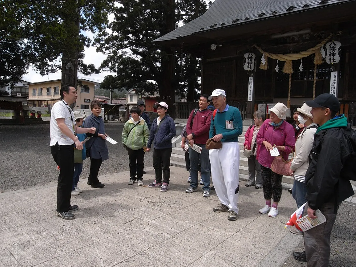楽しくおしゃべりしながら無理なく散策します