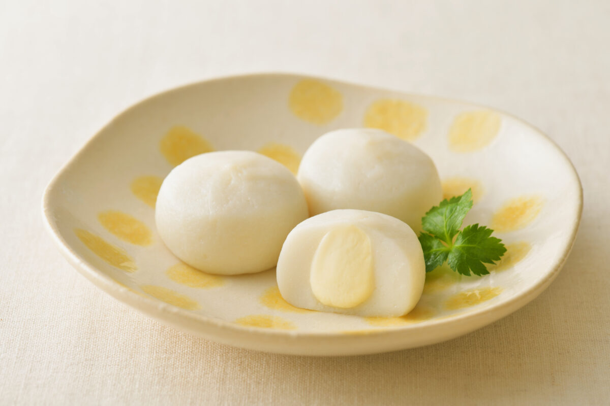 チーズボール／ふっくらまっ白のかまぼこの中からお口に広がるクリームチーズ。お子様のおやつや、お酒のおつまみにピッタリ。の様子